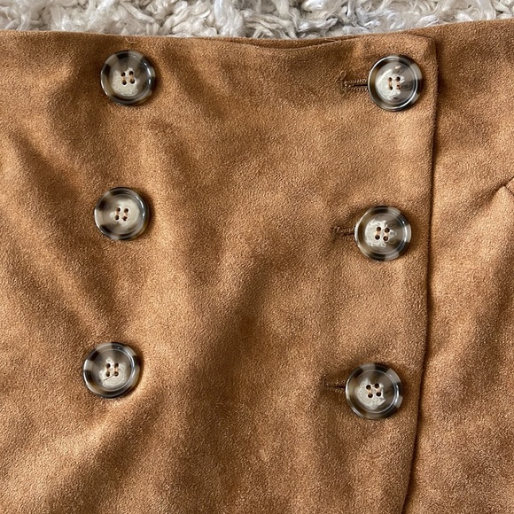 Olivaceous Faux side skirt with pockets and buttons - Picture 2 of 5